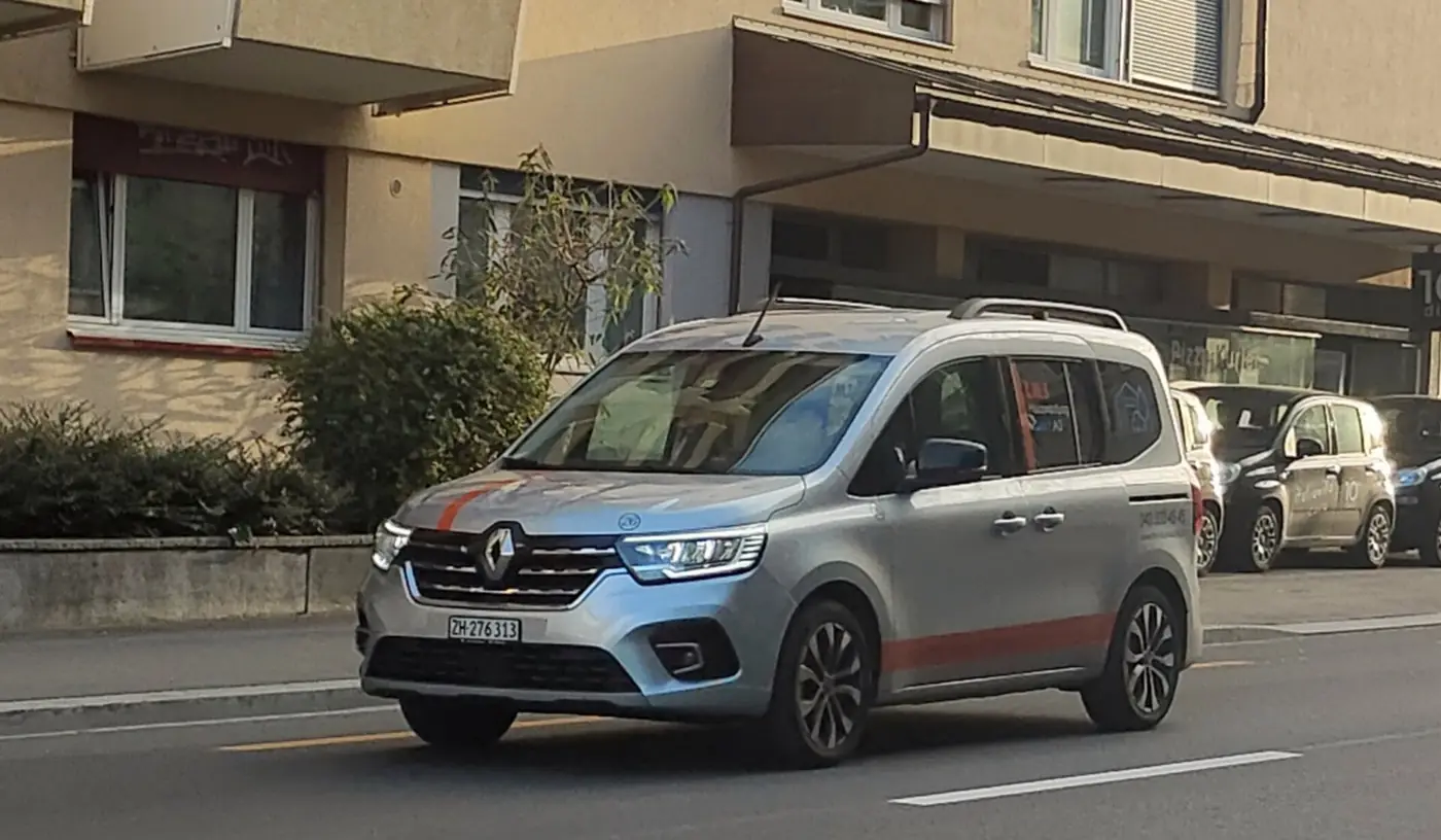 Renault Kangoo 3 ludospace gris, vue avant