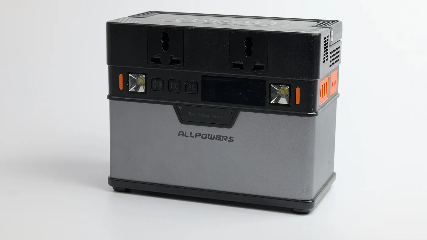 Station d'énergie portable avec prises et ports USB