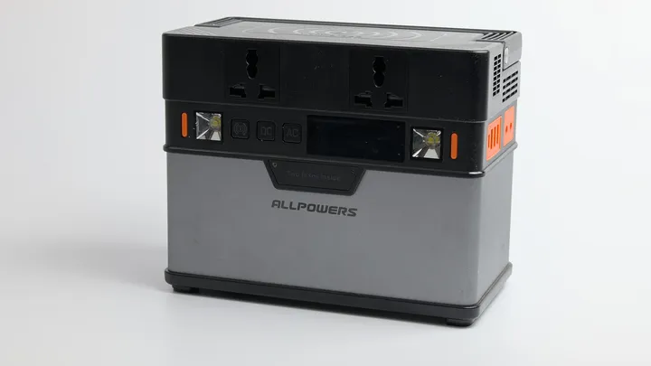 Station d'énergie portable avec prises et ports USB