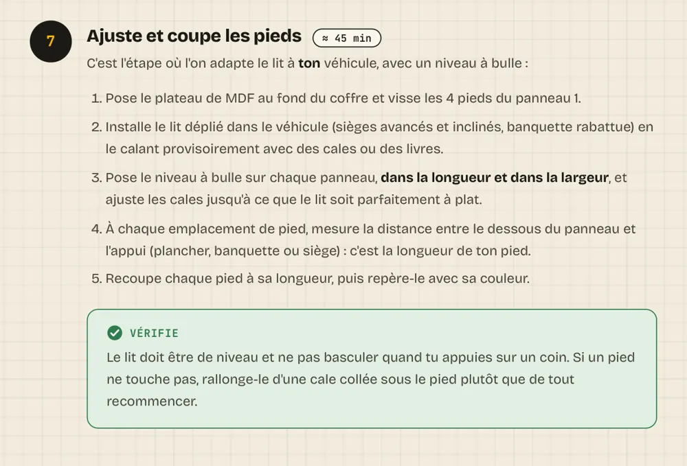 Extrait du manuel : ajuster les pieds au niveau à bulle, avec un encadré de vérification